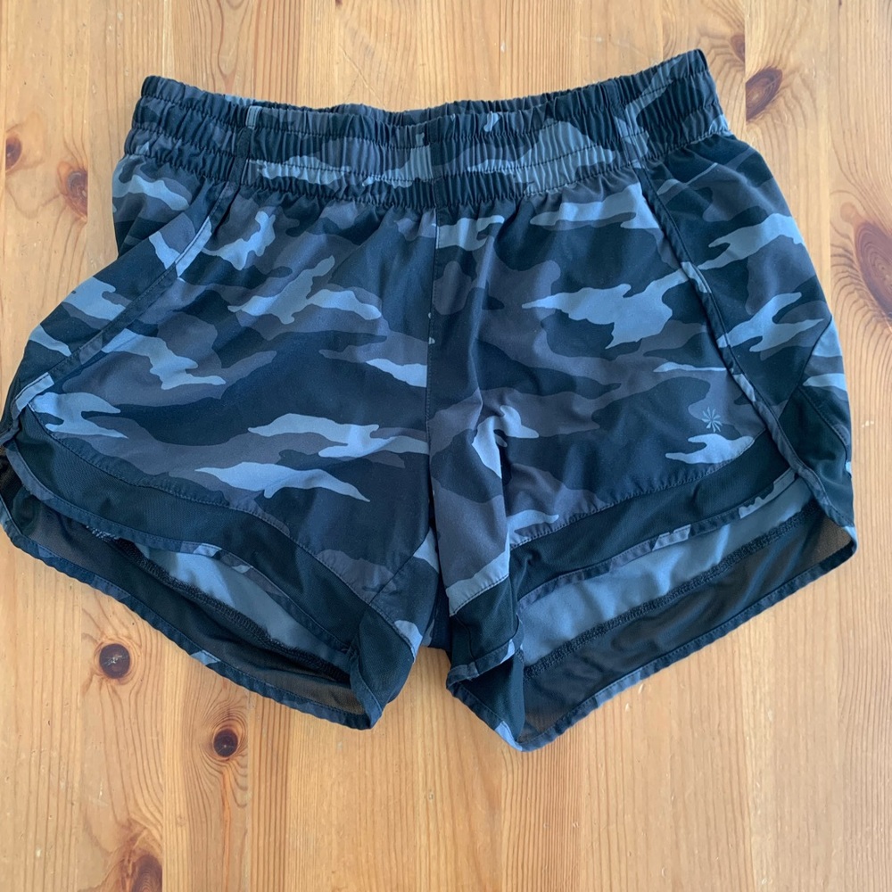 Athleta mesh racer run short in black camo with liner and adjustable drawstring.